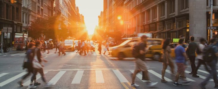 new york city streets full of commuters